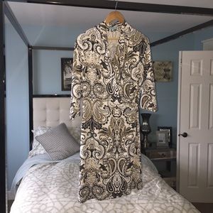 EUC J.Mclaughlin White Black Gold Stretch FauxWrap
